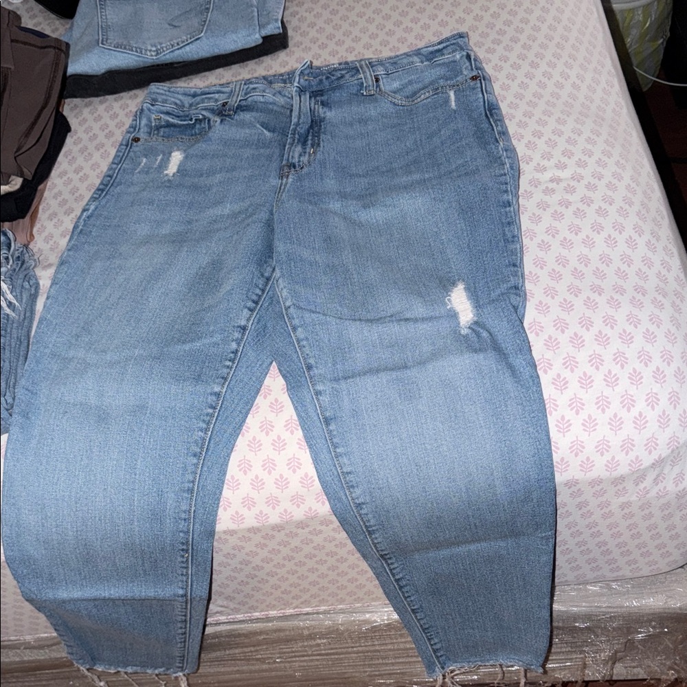 Old Navy Women's Light Blue Boyfriend Jeans